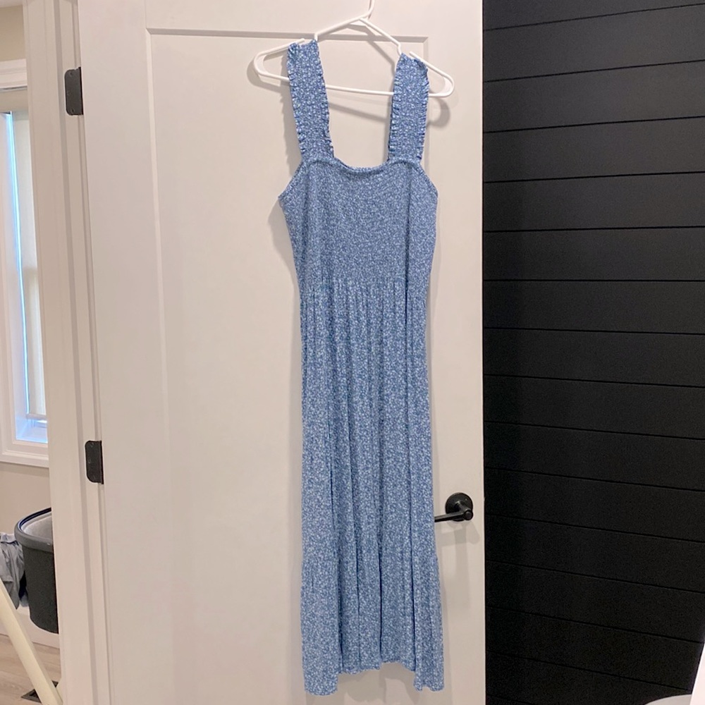AERIE SMOCKED MIDI DRESS - Picture 3 of 3